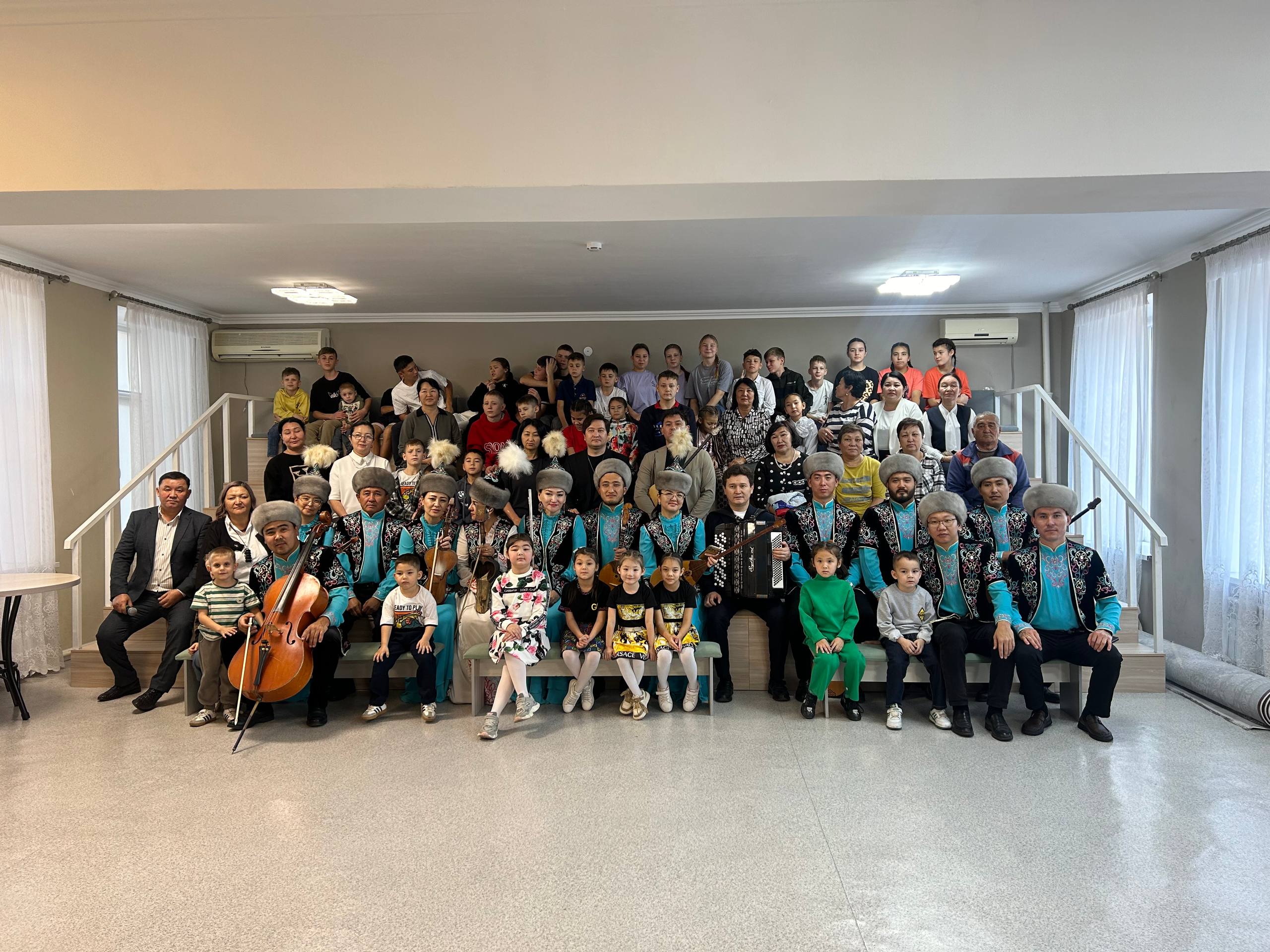 «Жетісу Виртуоздары» ансамблі мен «Айналайын балалары»