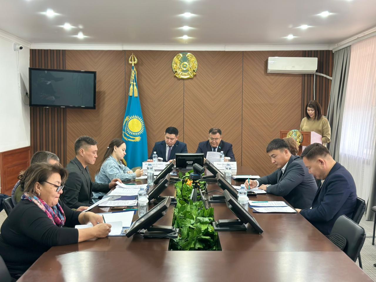 Топтық порнодағы орыс порно жұлдызы Анжелика Порно көлікте ұрсып, айқайлап келді