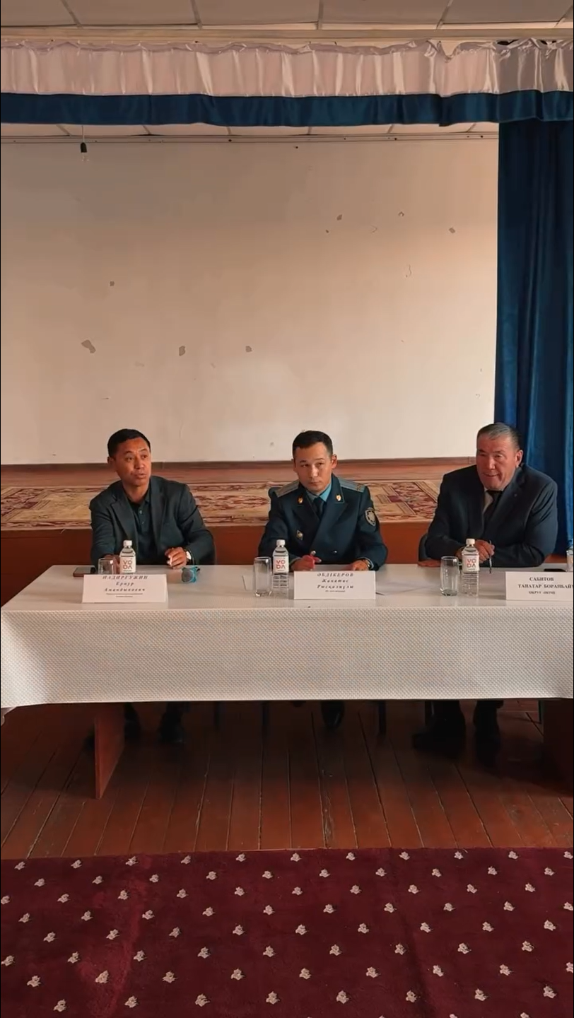 На территории Мойынкумского и Шуского районов участились случаи выхода скота на дороги