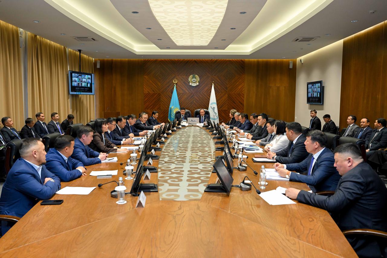 Абай облысында агроөнеркәсіптік кешенді және ауылдарды дамытудың өзекті мәселелері талқыланды