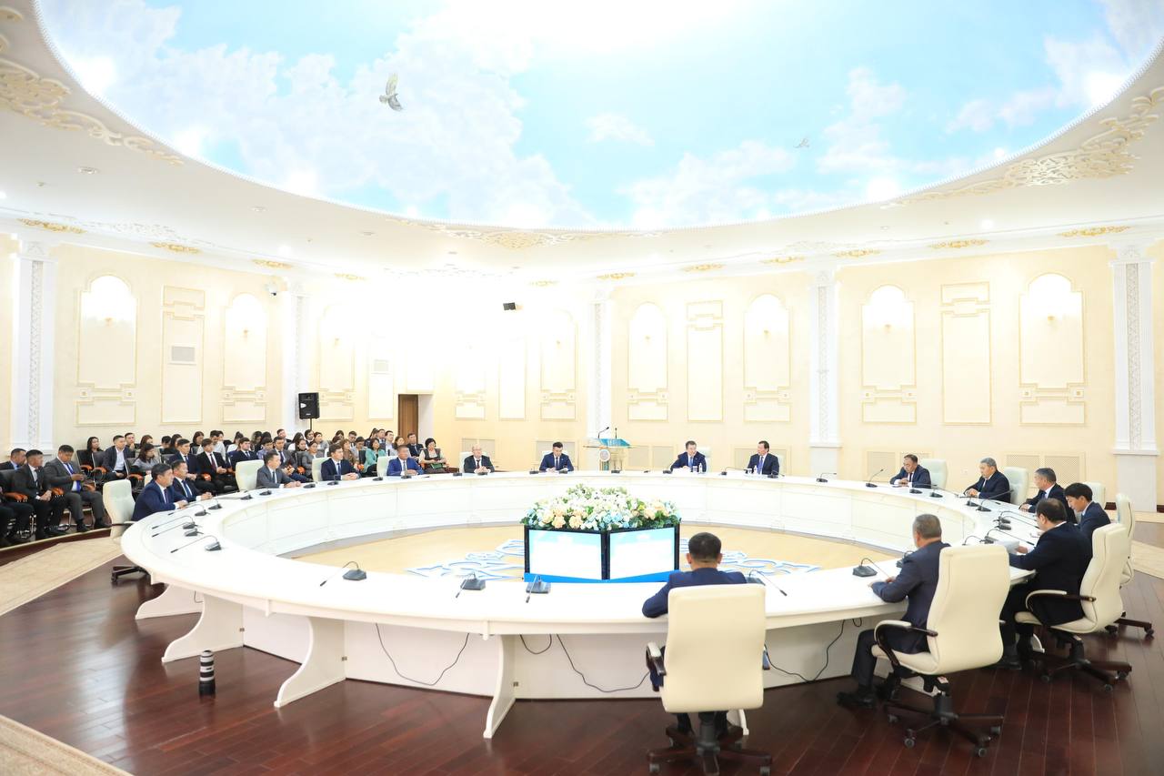 Советник президента встретился с акимами сел Актюбинской области