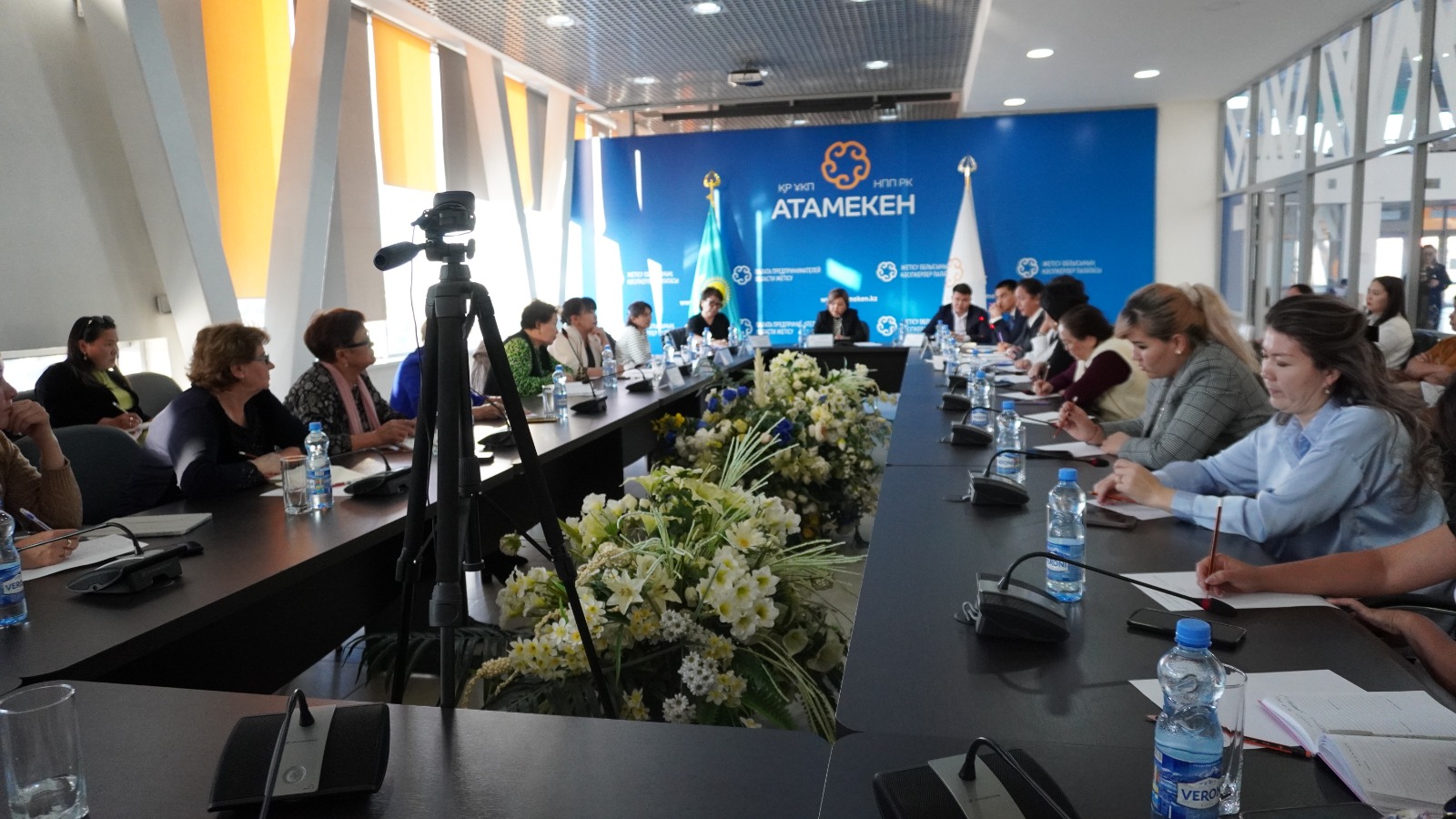 Білім беру саласын дамыту: Жетісу облысының Кәсіпкерлер палатасындағы салалық кеңес отырысы