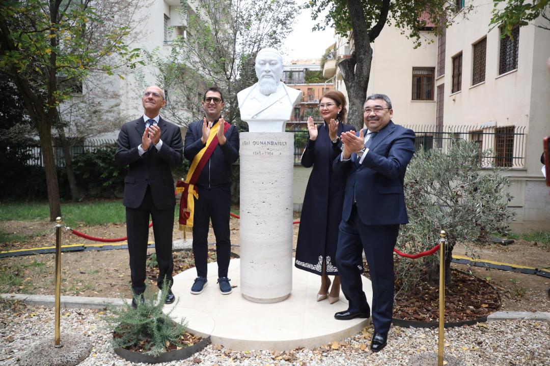 ИТАЛИЯДА АБАЙ ҚҰНАНБАЙҰЛЫНЫҢ БЮСТІ АШЫЛДЫ