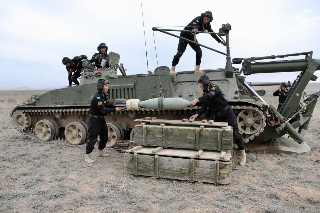 Сегодня специалисты Ракетных войск и артиллерии Вооруженных Сил Казахстана отмечают профессиональный праздник. Дата выбрана не случайно – 4 октября 2000 года была издана директива министра обороны, положившая начало формированию Управления командующего Ракетными войсками и артиллерией.