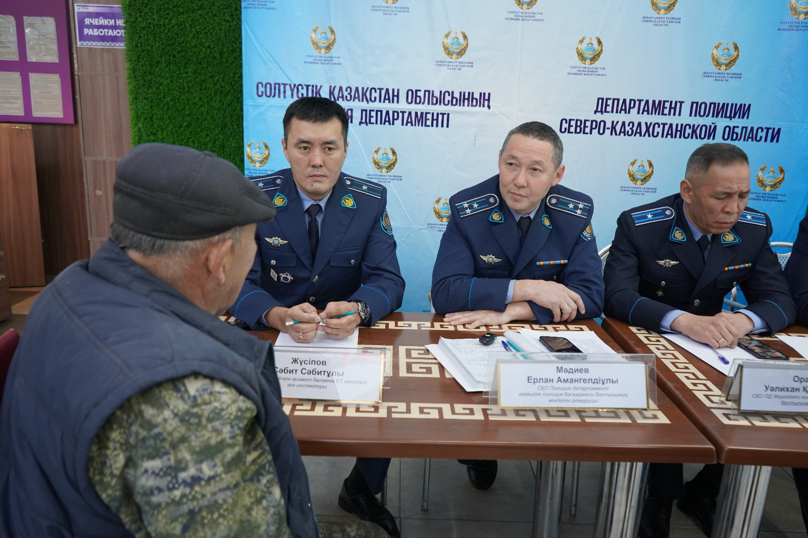 «Жолдағы қабылдау»: СҚО полициясы тұрғындармен жол қауіпсіздігі мәселелерінде диалогты кеңейтті