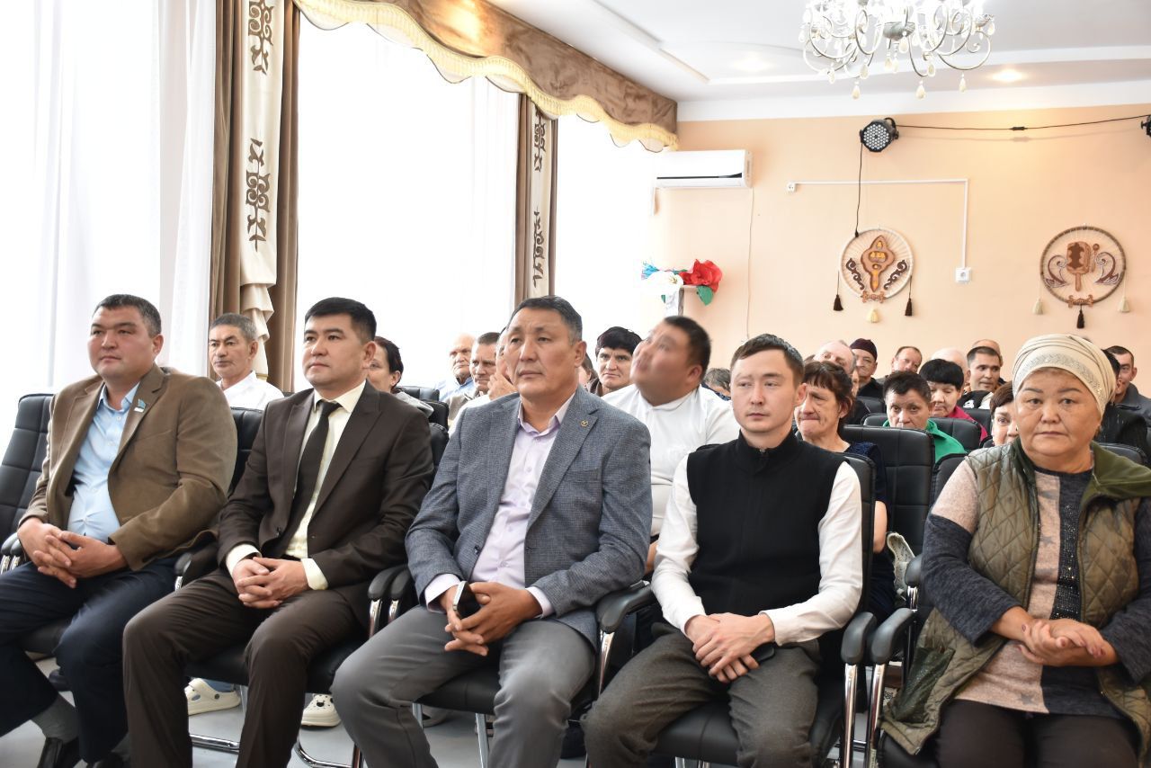 В рамках празднования Дня пожилых людей аким Шортандинского района посетил КГУ «Центр оказания специальных социальных услуг поселка Жолымбет».