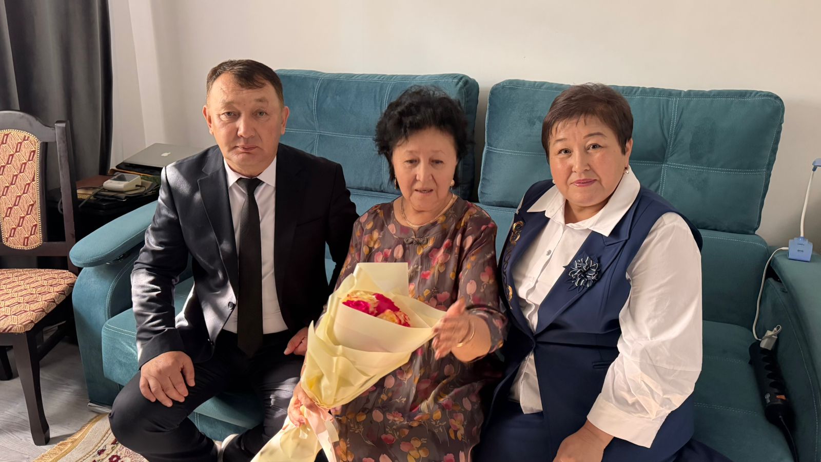 ҰСТАЗҒА ДЕГЕН ҚҰРМЕТ – ҰРПАҚҚА ДЕГЕН ІЗЕТ