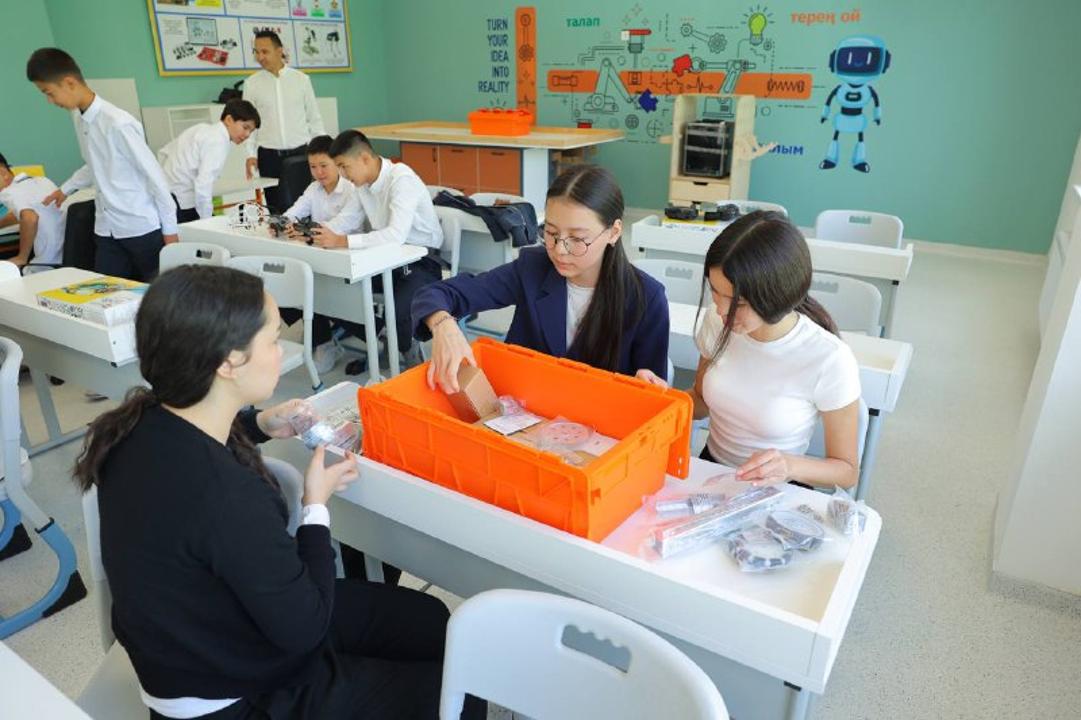 В казахстанских школах открываются профильные классы
