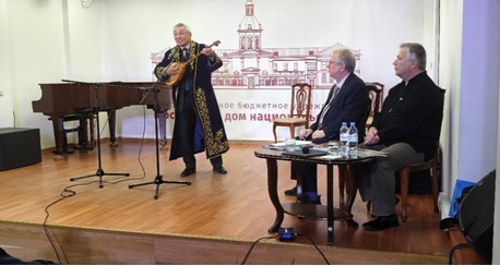 Абай Құнанбаев пен Сергей Есенин алғаш рет Мәскеу Ұлттар үйінде кездесті