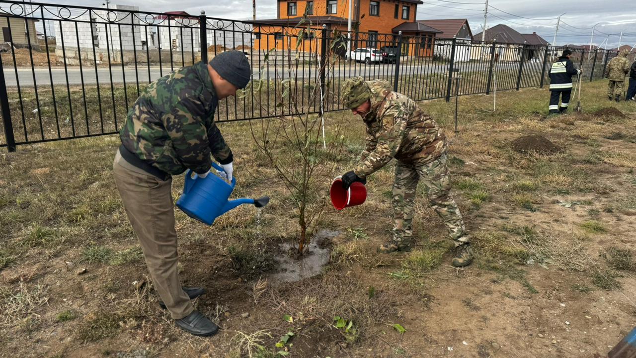 Столичные спасатели провели экологическую акцию