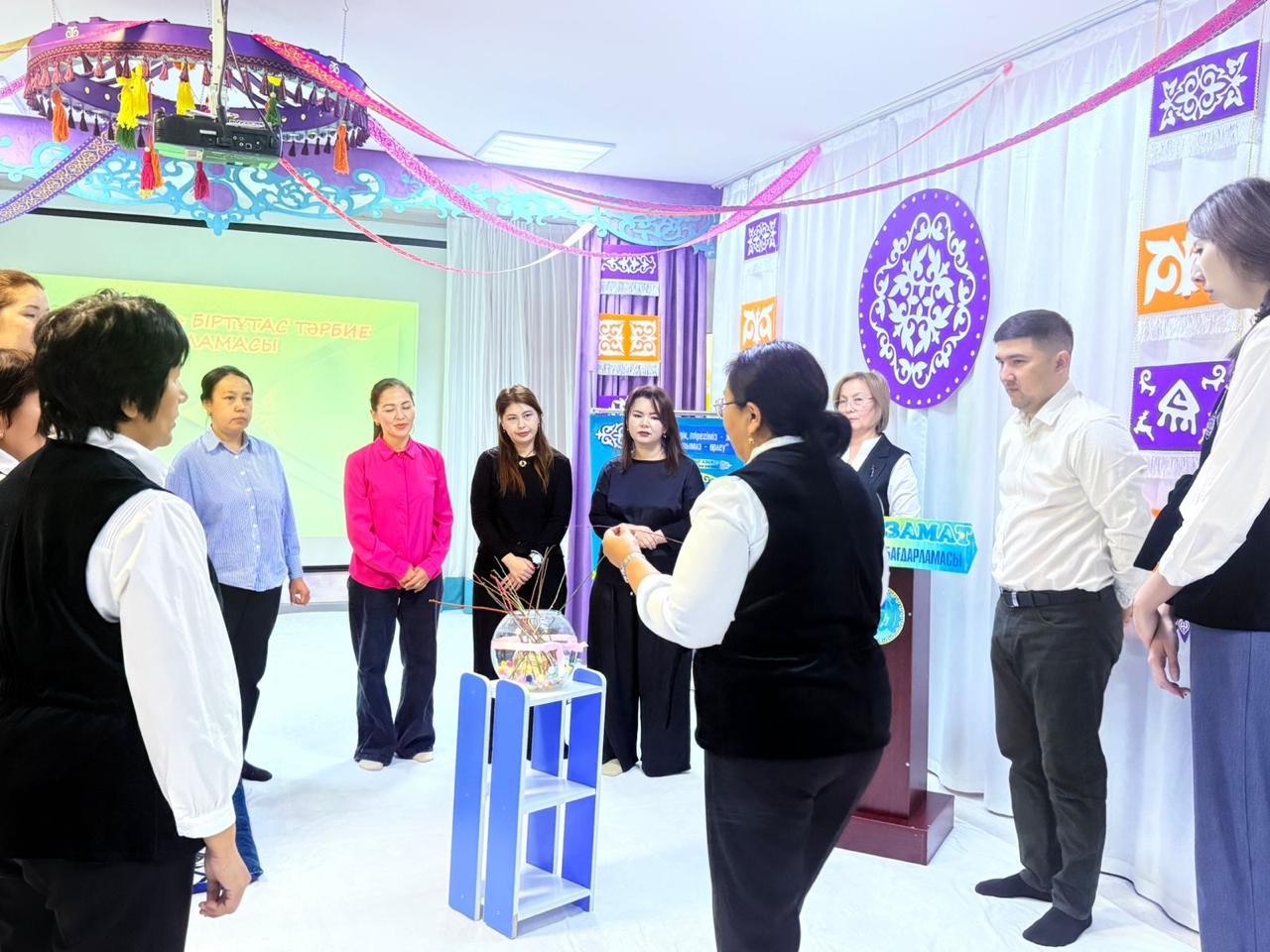 «Адал азамат – болашаққа бағдар»: елордалық балабақшаның ата-аналары мен педагогтары бала тәрбиесін талқылады