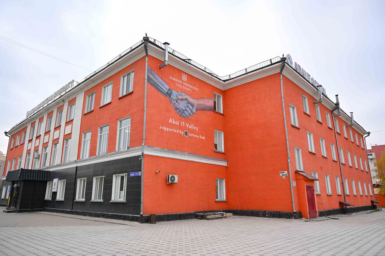 Облыс әкімі «Abai IT-Valley» технологиялық кластерінің жұмысымен танысты