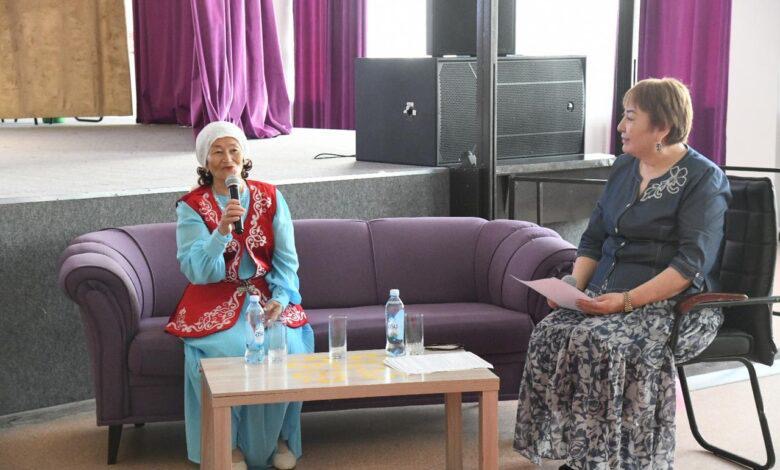 Елордалық ұстаз, Абай Құнанбайұлының ұрпағы оқушыларға ақынның шығармашылығы туралы айтып берді