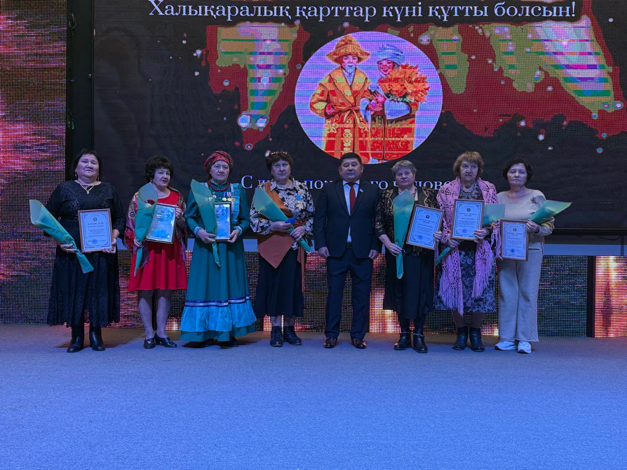 В поселке Глубокое состоялось торжественное мероприятие, посвящённое Дню пожилого человека