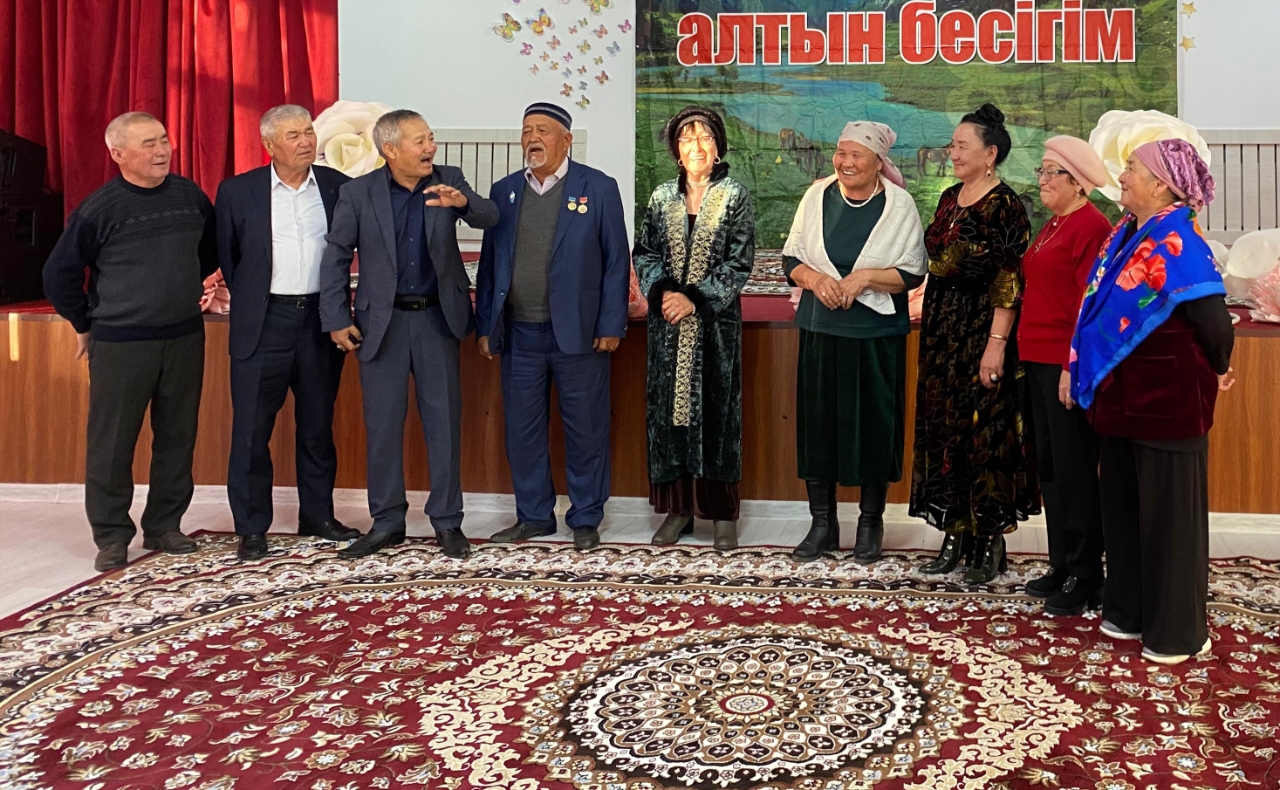 Жас азиялық әйелдердің топтық порносы