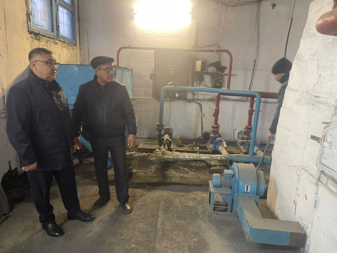 Нұржан Оразбекұлы Бөкенші ауылындағы әлеуметтік нысандардың жылыту маусымына дайындығын тексеріп қайтты