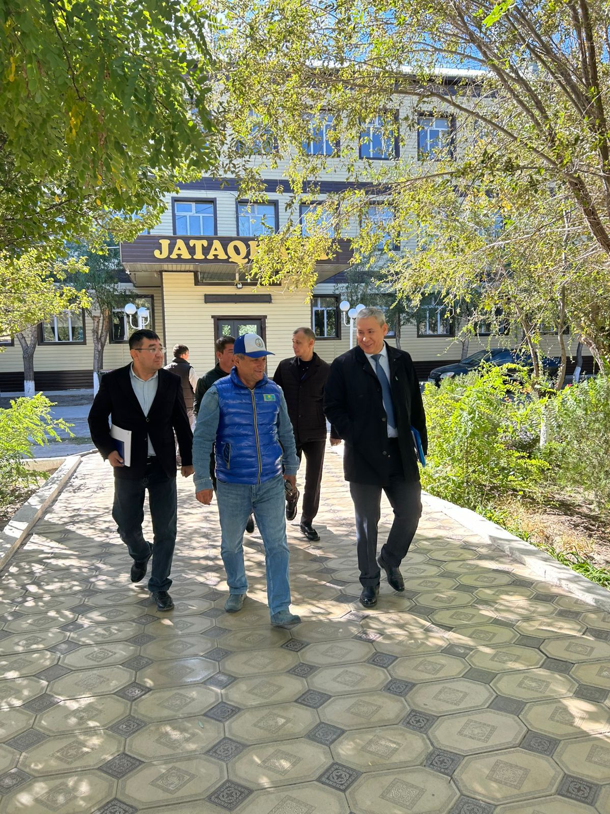 ПРЕДСТАВИТЕЛЬ ПОСЕТИЛ ШКОЛУ-ИНТЕРНАТ-КОЛЛЕДЖ