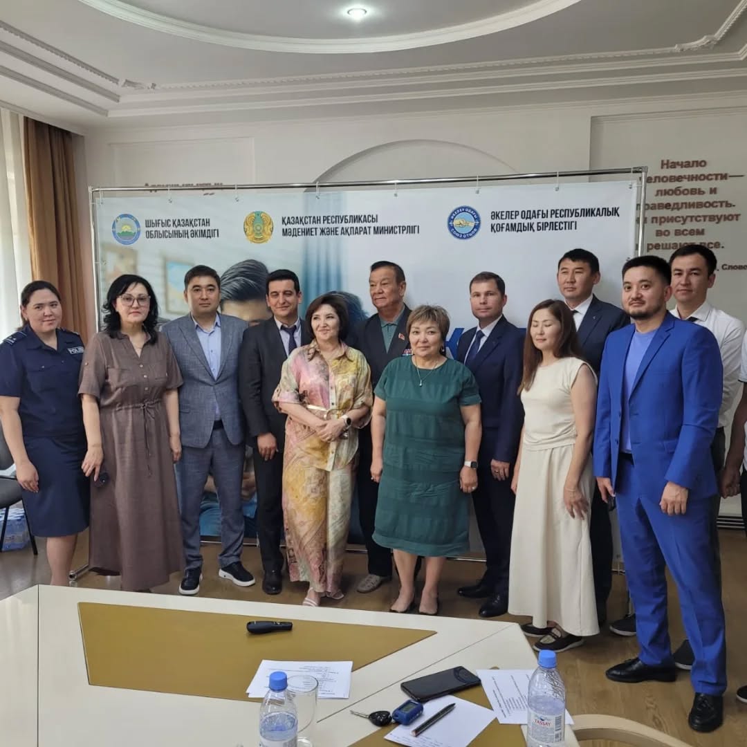 В качестве модератора принял участие в областном круглом столе на тему «Проблемы отцовства в современном обществе».