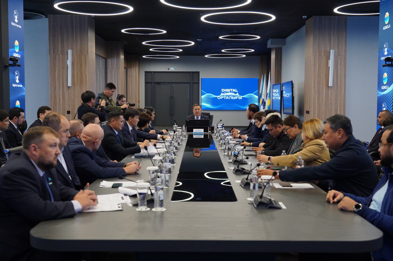 Аким Акмолинской области встретился с депутатами Мажилиса: акцент - на цифровизацию и развитие региона