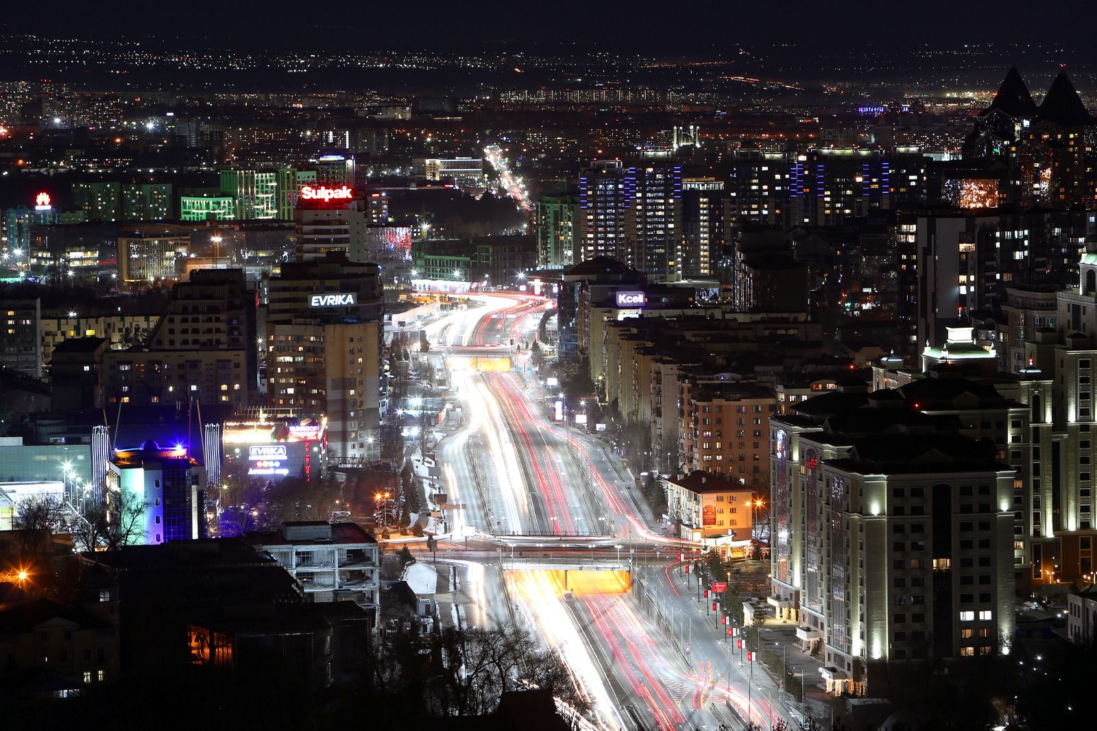 В Алматы продолжается модернизация системы наружного и архитектурного освещения