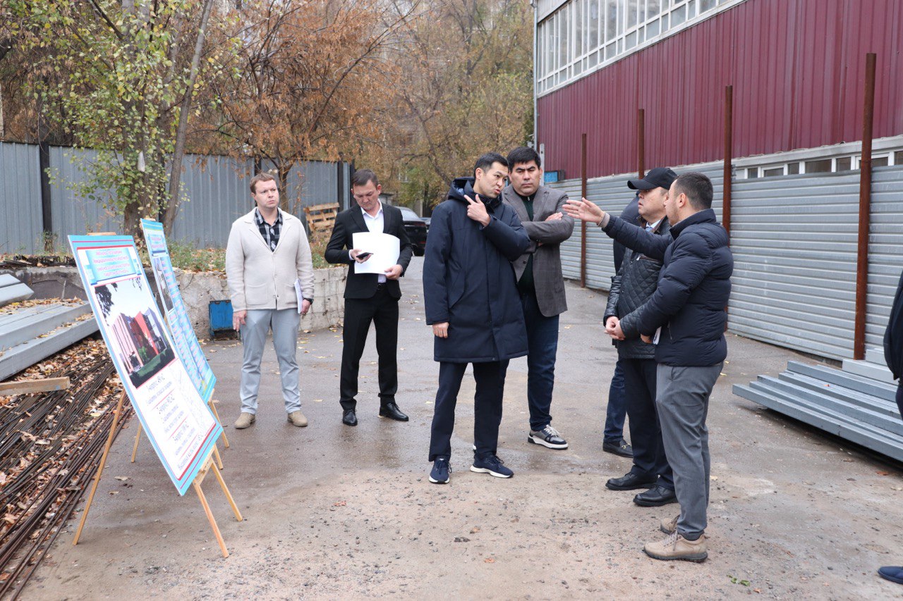 Алматы қаласы әкімінің орынбасары Абзал Нүкенов МЖСШМ-дегі жаңа спорт нысанның құрылыс барысымен танысты
