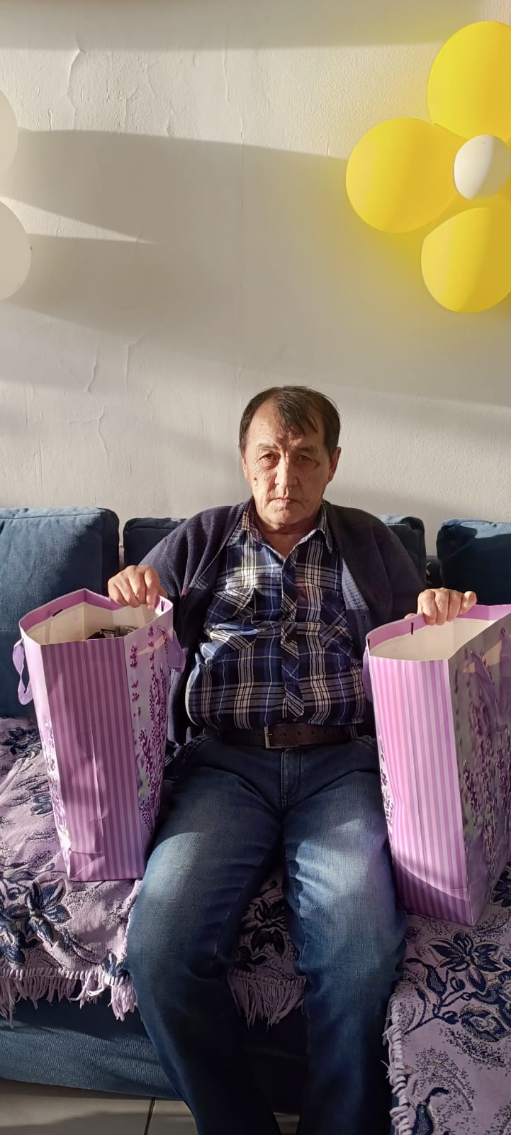 Қарттар мен мүмкіндігі шектеулі жандарды қолдау айлығы аясында арнайы әлеуметтік қызметтер көрсету орталығында тұратын тұрғынымыз Асанов М.С.-ке барып келдік.