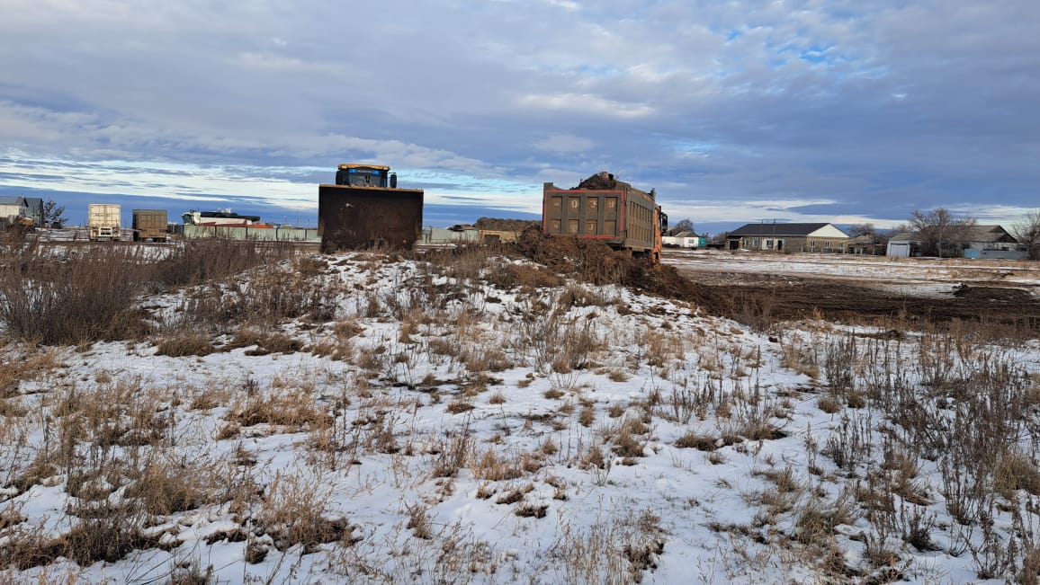 В рамках мероприятий по благоустройству территории ТОО «Бирсуат Агро» выполнены работы по сбору, погрузке и вывозу мусора на специализированный полигон. Целью данных работ является поддержание санитарного состояния и улучшение внешнего вида села Бирсуат