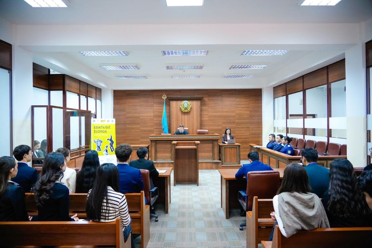 «Закон и порядок»: показательный суд инсценировали для студентов в Астане