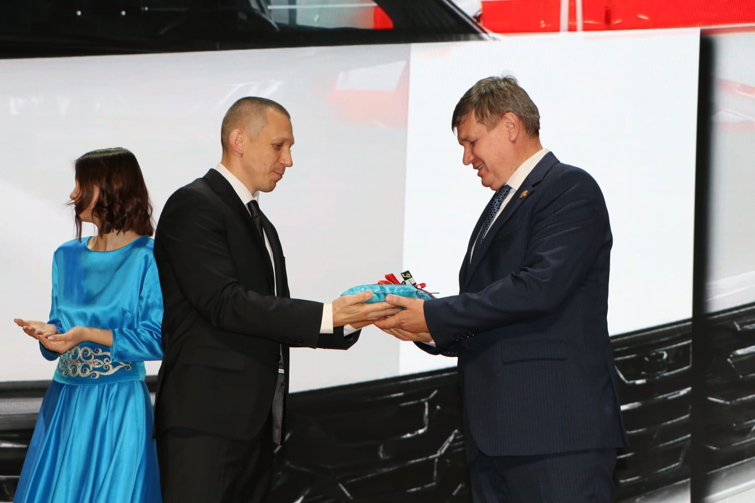 🚗 KIA Qazaqstan – вклад в развитие технического образования!