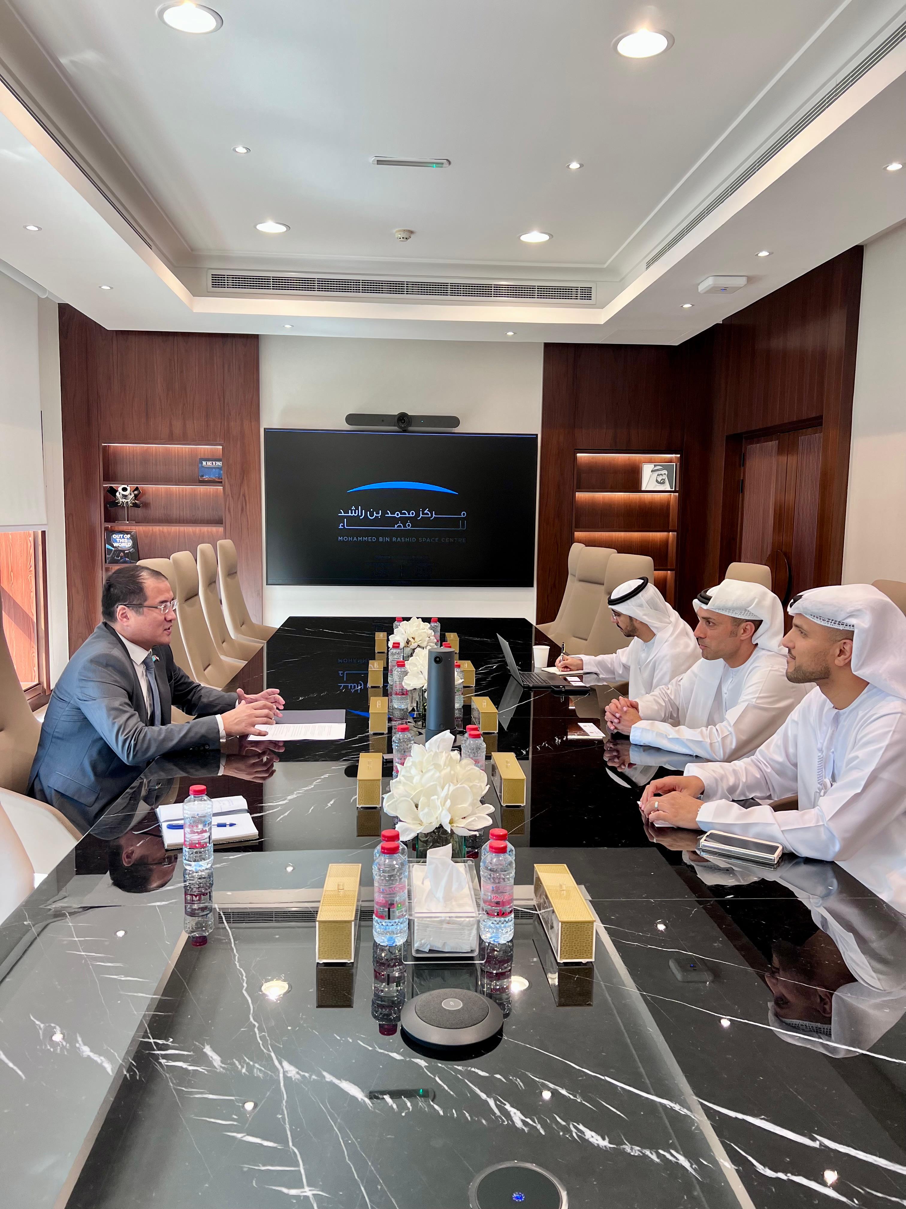 Бүгін Мохаммед бен Рашид атындағы Ғарыш орталығының Бас директоры Салем Хумайд Әл-Марримен кездесу өтті.