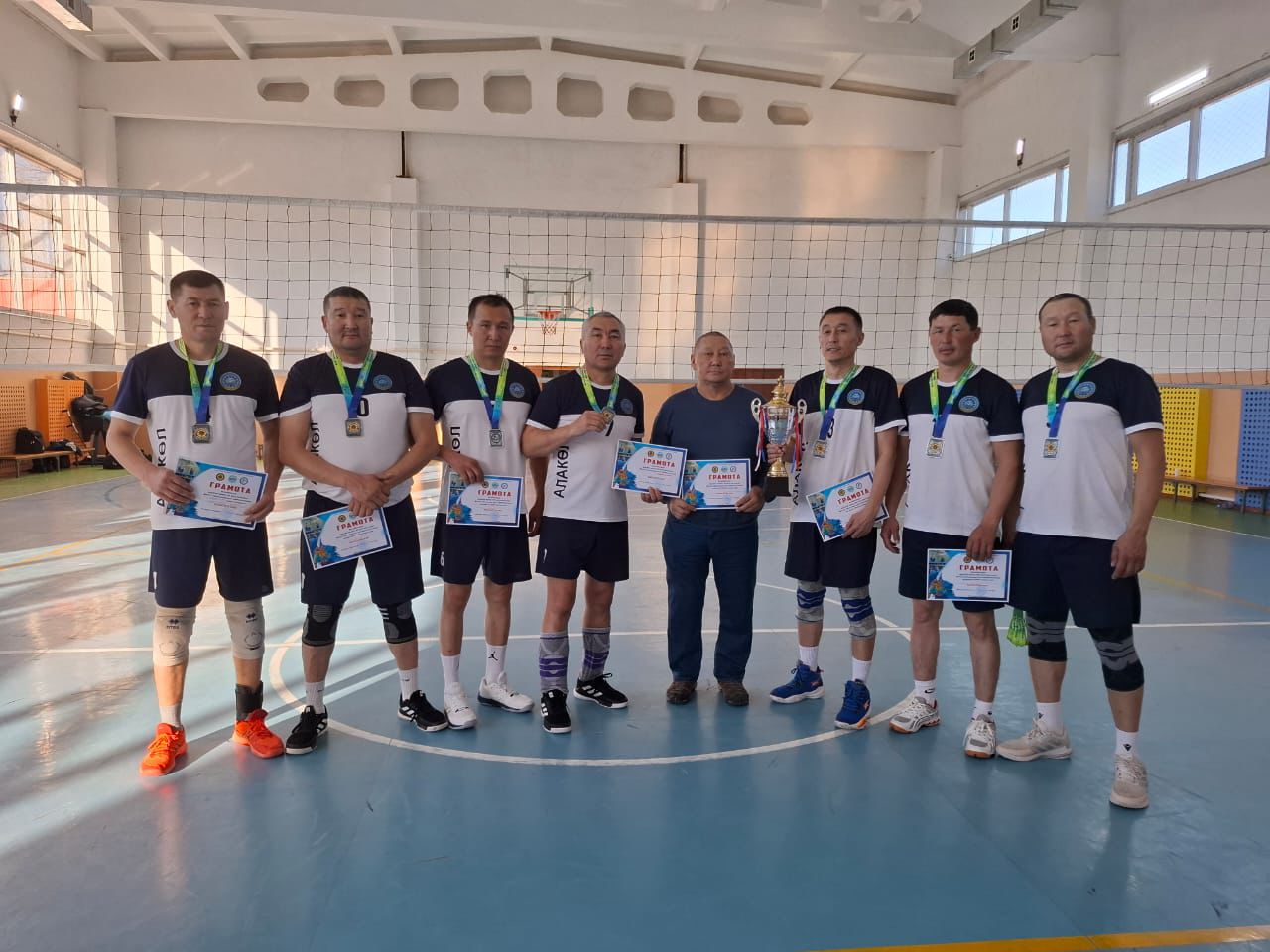Алакөл ардагер волейболшылары — күміс жүлдегер!