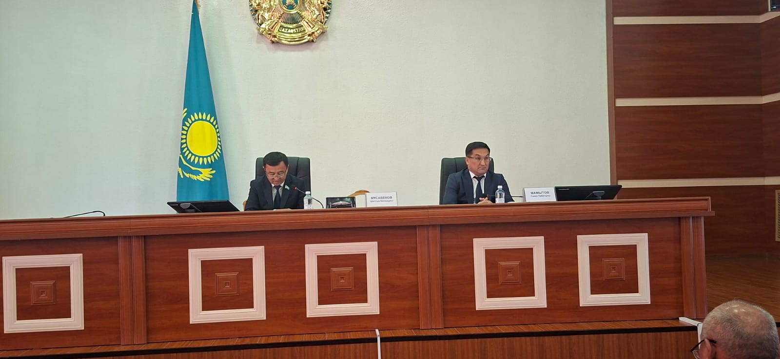 Сарысу аудандық мәслихатының кезектен тыс сессиясы өтті