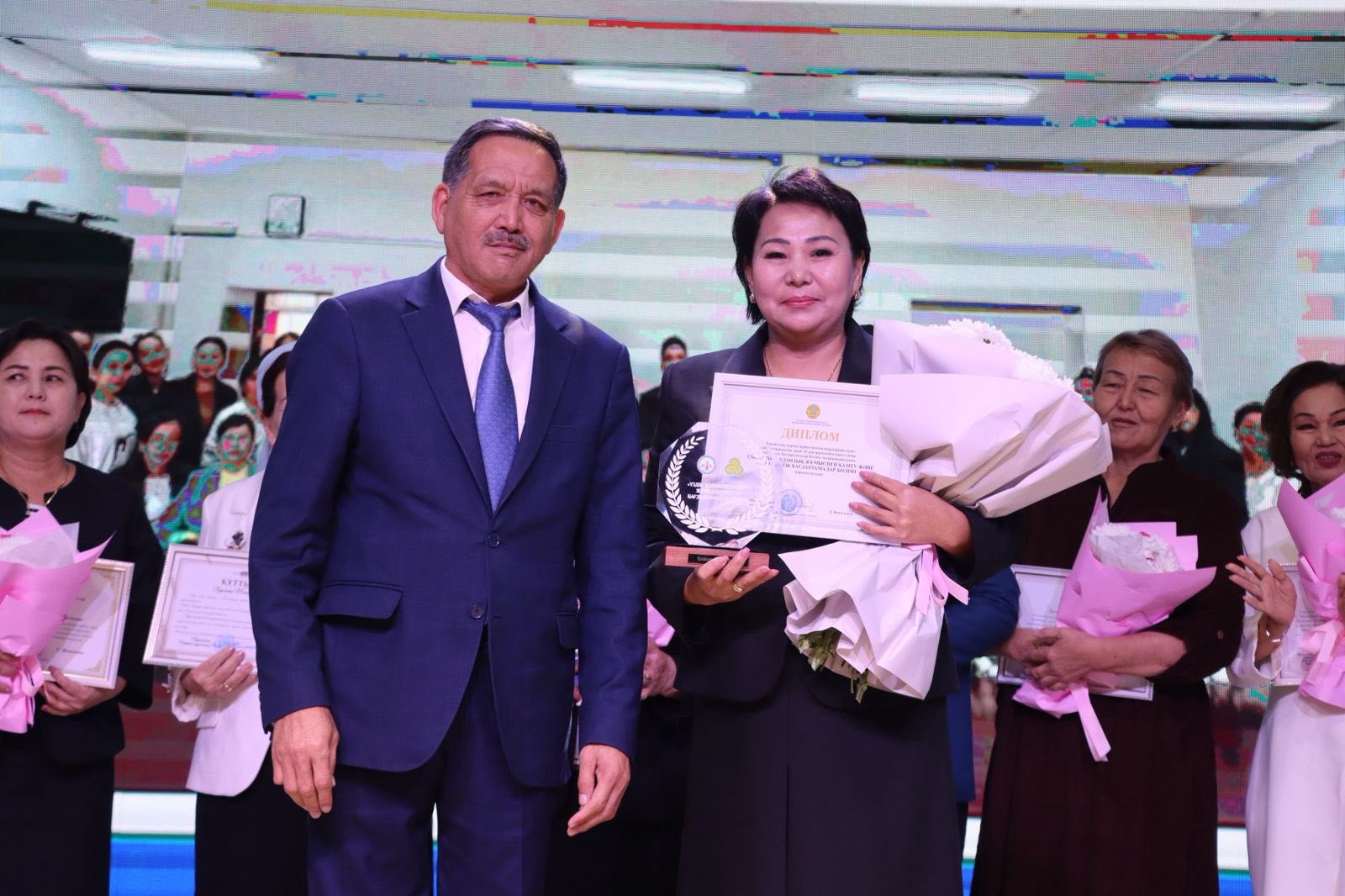 Сырдария ауданында әлеуметтік қызметшілер үні салтанатты түрде атап өтілді