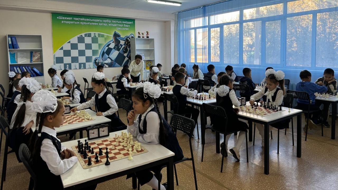 Шахматы в школе: в Карагандинской области дети учатся логике и стратегии с начальных классов