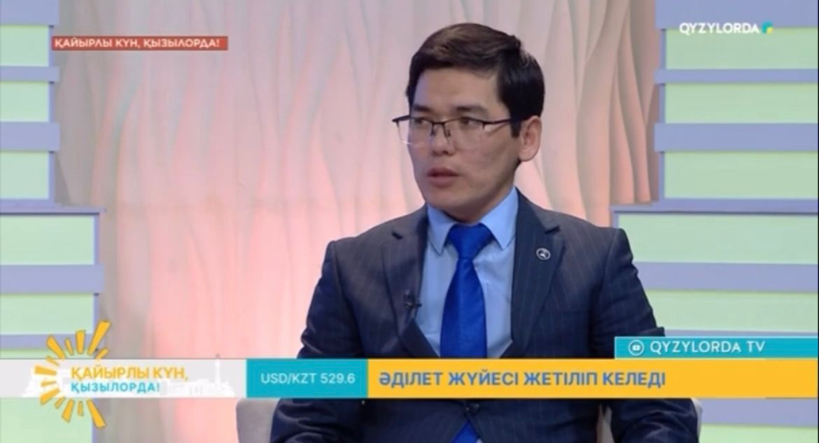 В прямом эфире он рассказал о порядке работы и преимуществах новых цифровых проектов – «Кабинет сторон» и системы «Робот-судебный исполнитель»