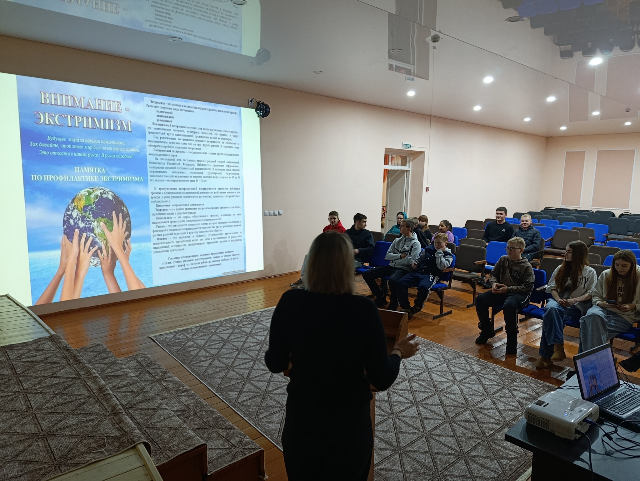 Вагулино ауылдық кітапханасы «Біздің терроримсіз әлем» атты бейбітшілік сабағын өткізді. Іс-шараға Вагулино ауылының жастары қатысты.