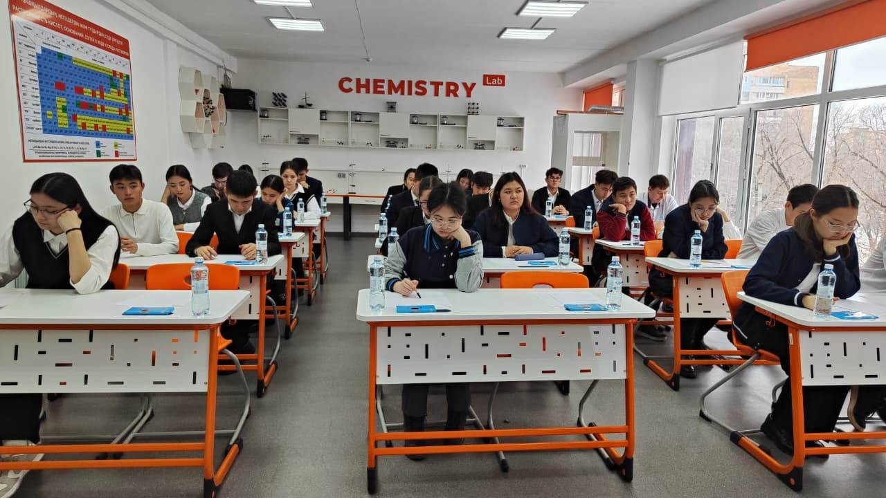 «Лидер XXI века»: в Карагандинской области выбрали самых эрудированных школьников