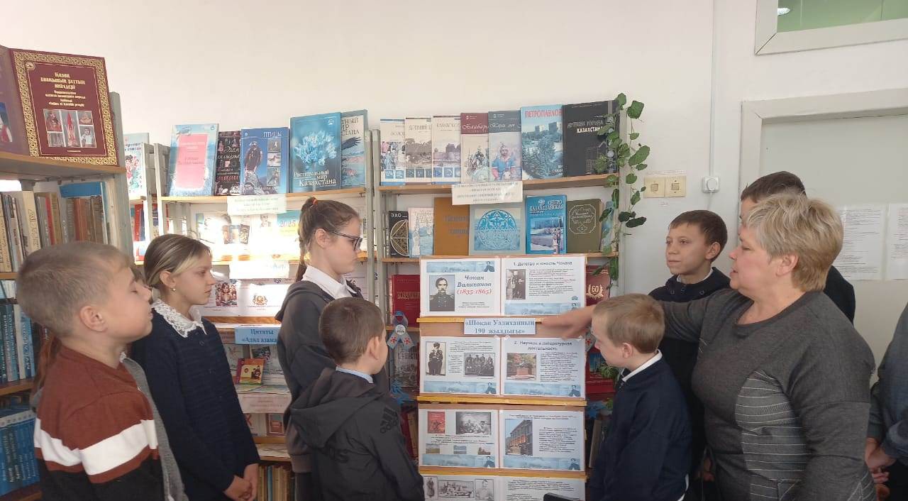 Ұлттық мұра» жобасы аясында Долматов ауылдық клубы мектеп оқушыларымен Ш.Уәлихановтың 190 жылдығына арналған «Неоспоримый талант» ақпараттық сағатын өткізді.
