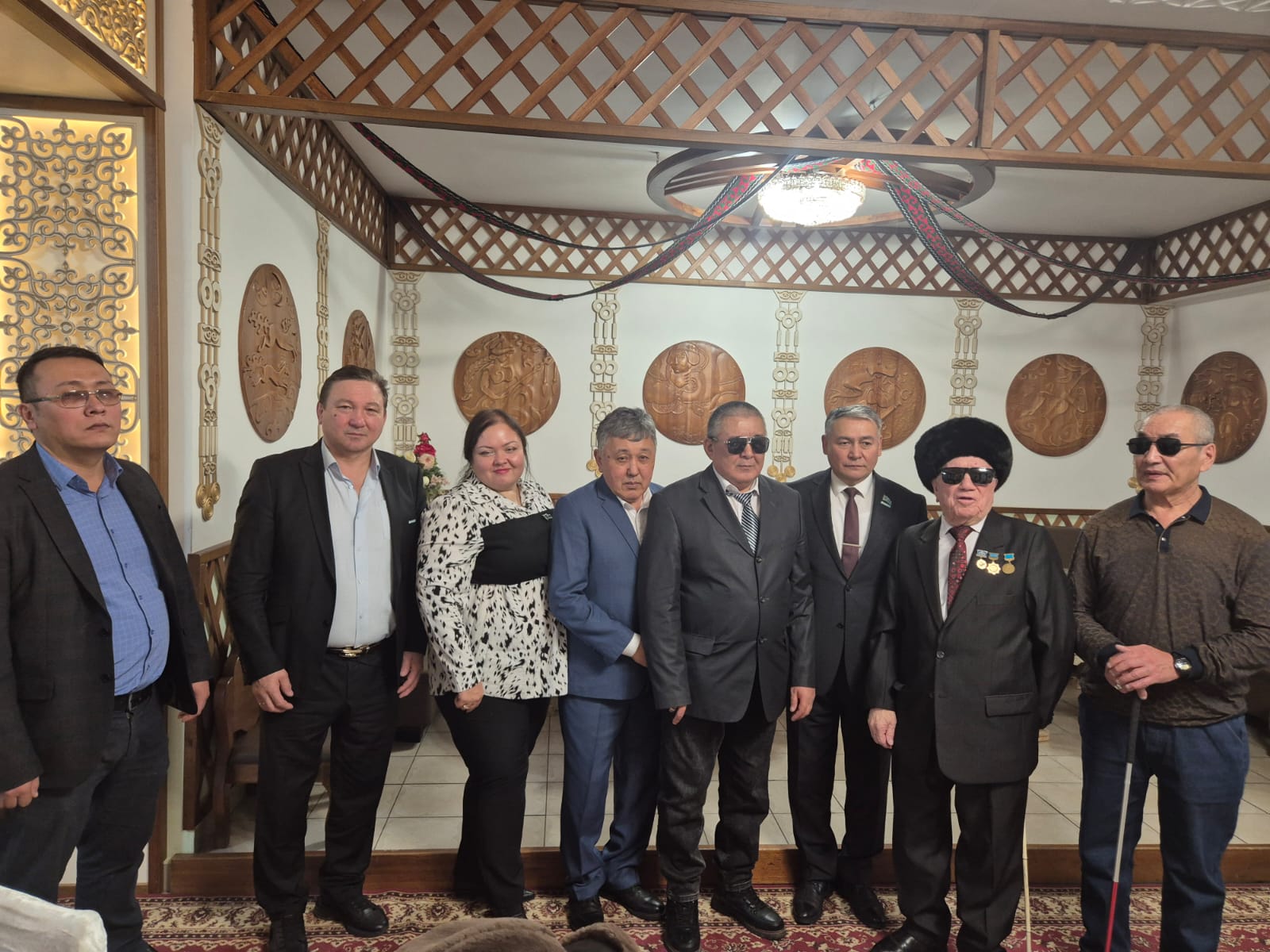 Сегодня председатель маслихата Н.К.Макраев, депутаты городского маслихата М.Д.Маликова и Т.В.Шмидт приняли участие в ставшем традицией на протяжении восьми лет благотворительном мероприятии, приуроченном Дню белой трости.