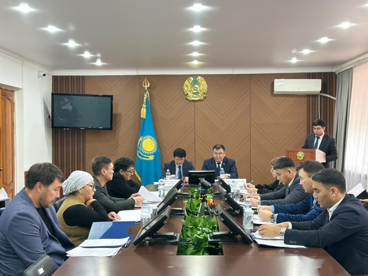 2025 жылдың 12 қарашада аудандық мәслихаттың кезектен тыс сессиясы өтті