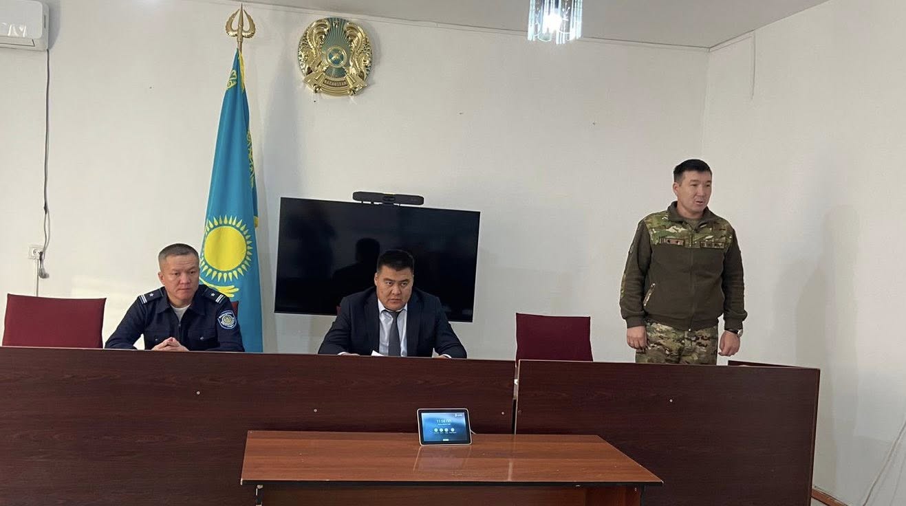 Әскери міндетті өтеу - әр азаматтың борышы: аудан тұрғындарына заң талаптары түсіндірілді