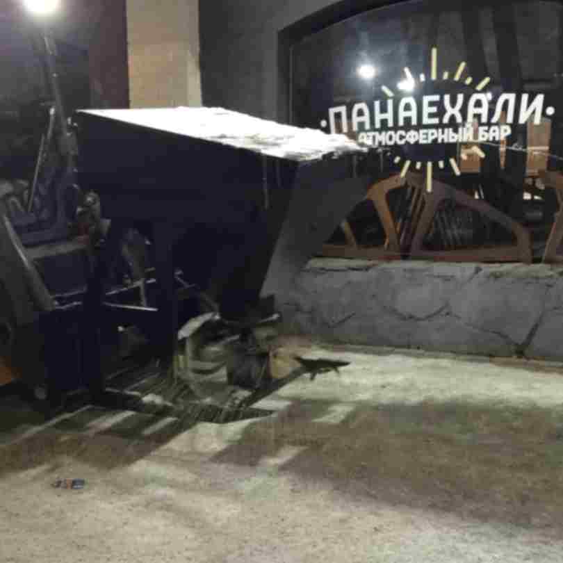 Коммунальные службы борются с гололёдом в усиленном режиме