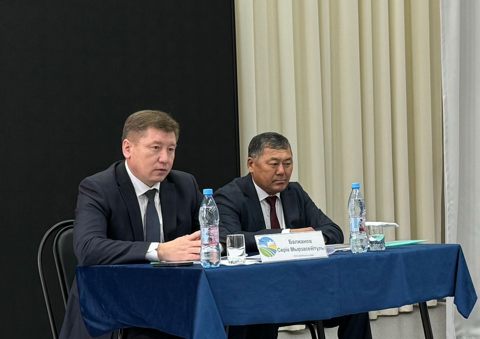 Есіл ауданының әкімі Серік Балжанов Ақсай ауылы мен Двуречный ауылдық округінің тұрғындарымен тұрақты кездесу өткізді.