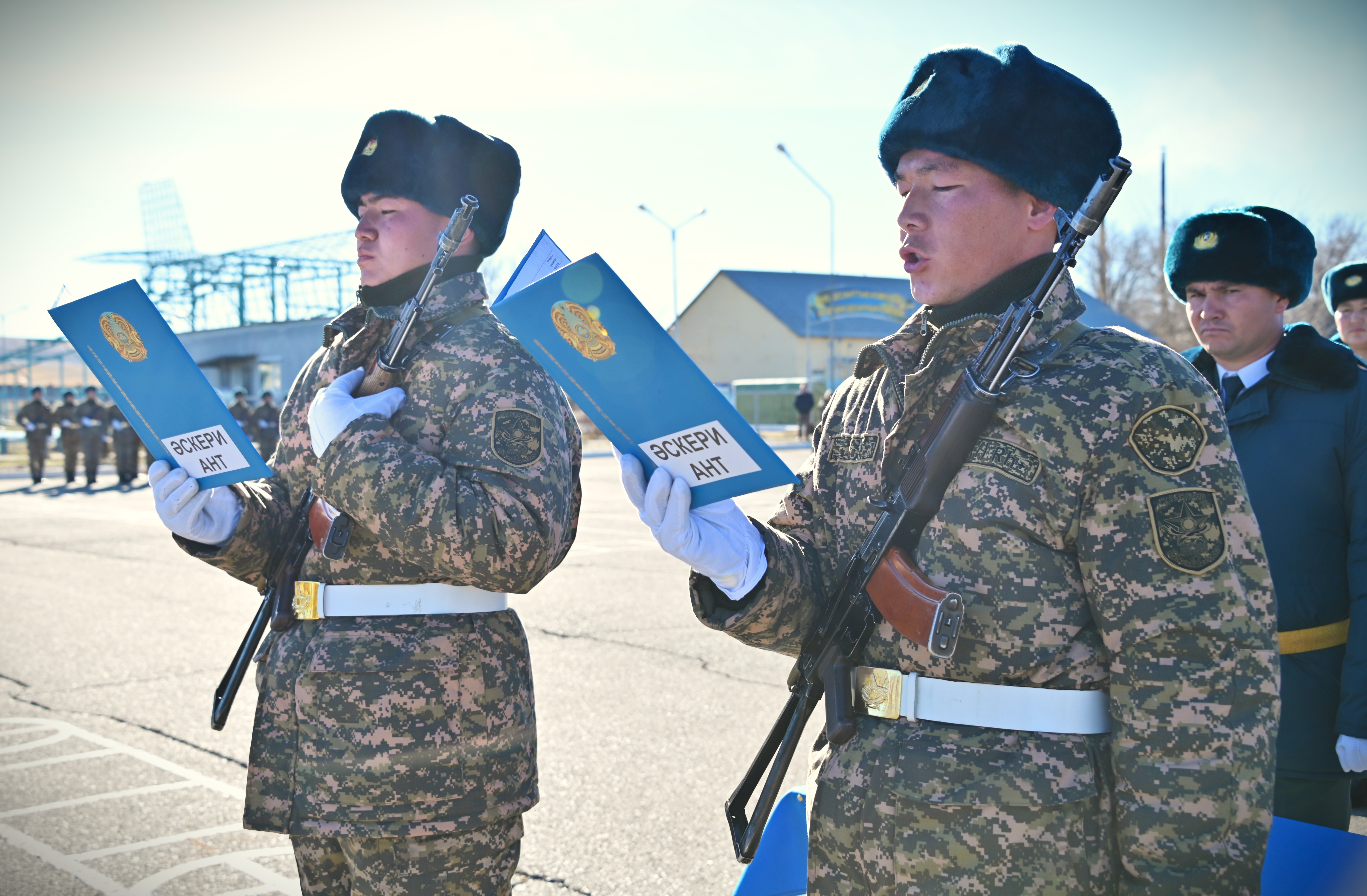 1500-ден аса жас десантшы әскери ант берді