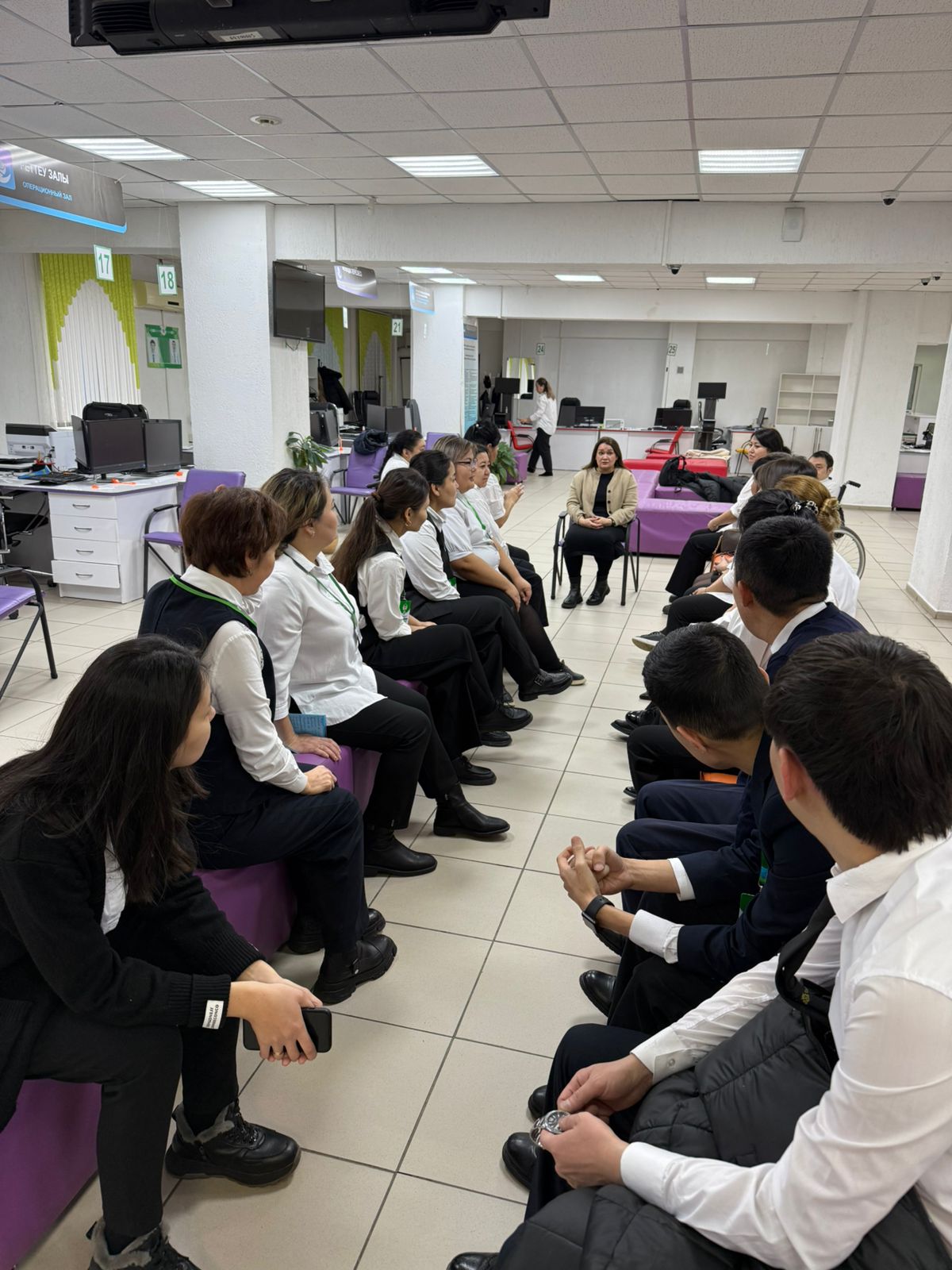 Халықты жұмыспен қамту және әлеуметтік мәселелер бөлімінің әлеуметтік көмек секторының маманы Екібастұз қаласы бойынша әлеуметтік қамтамасыз ету бөлімінің қызметкерлерімен тұрғын үй көмегін көрсету ( құжаттар қабылдау) мәселесі жөнінде семинар өткізді