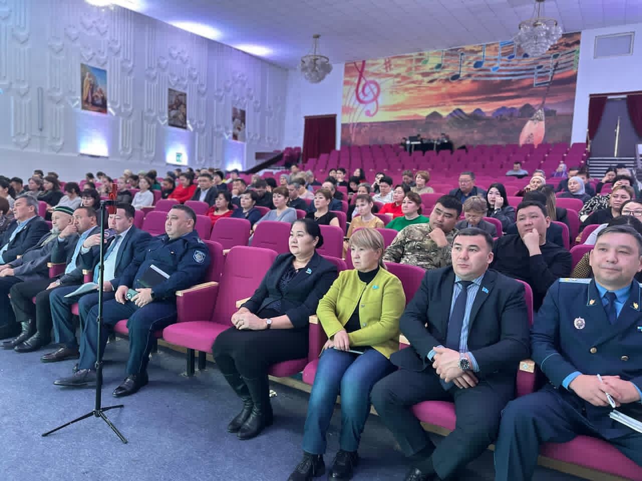 Халықпен кездесулері