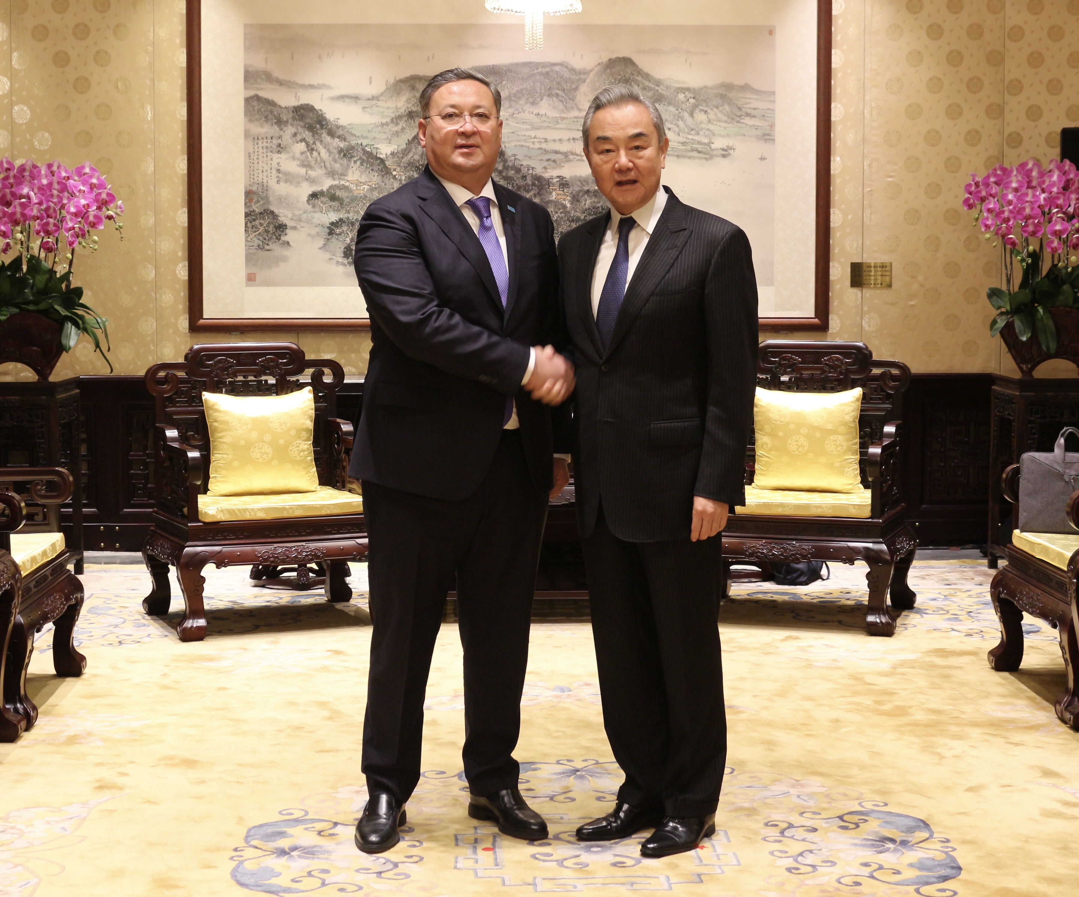 Бейжіңде Қазақстан мен Қытай арасындағы инвестициялық және сауда-экономикалық ынтымақтастықтың негізгі мәселелері талқыланды