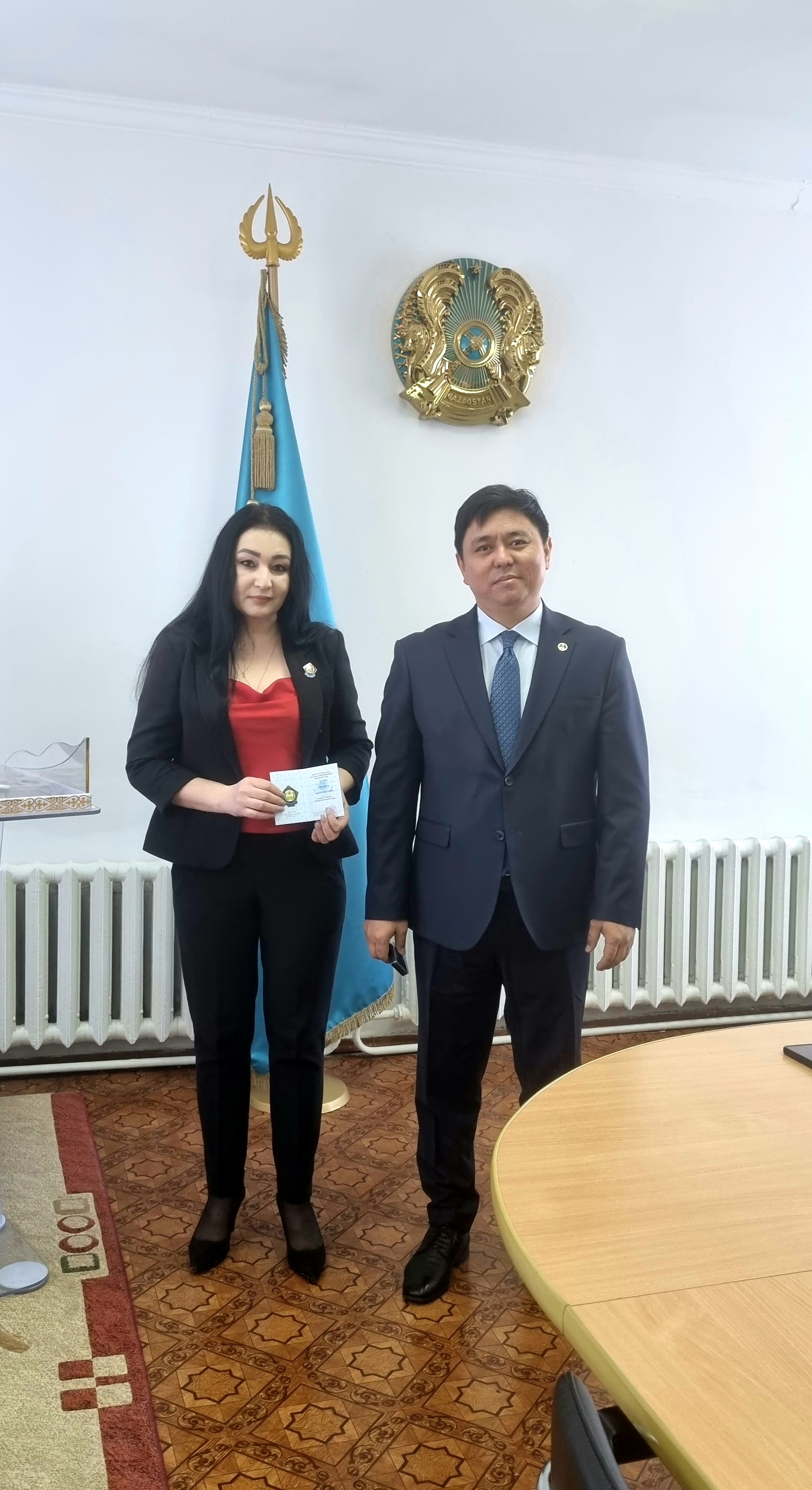 Ақмола облысының Әділет департаментінде қызметтік міндеттерін адал және жауапкершілікпен орындағаны үшін қызметкерлерді салтанатты түрде марапаттау рәсімі өтті.