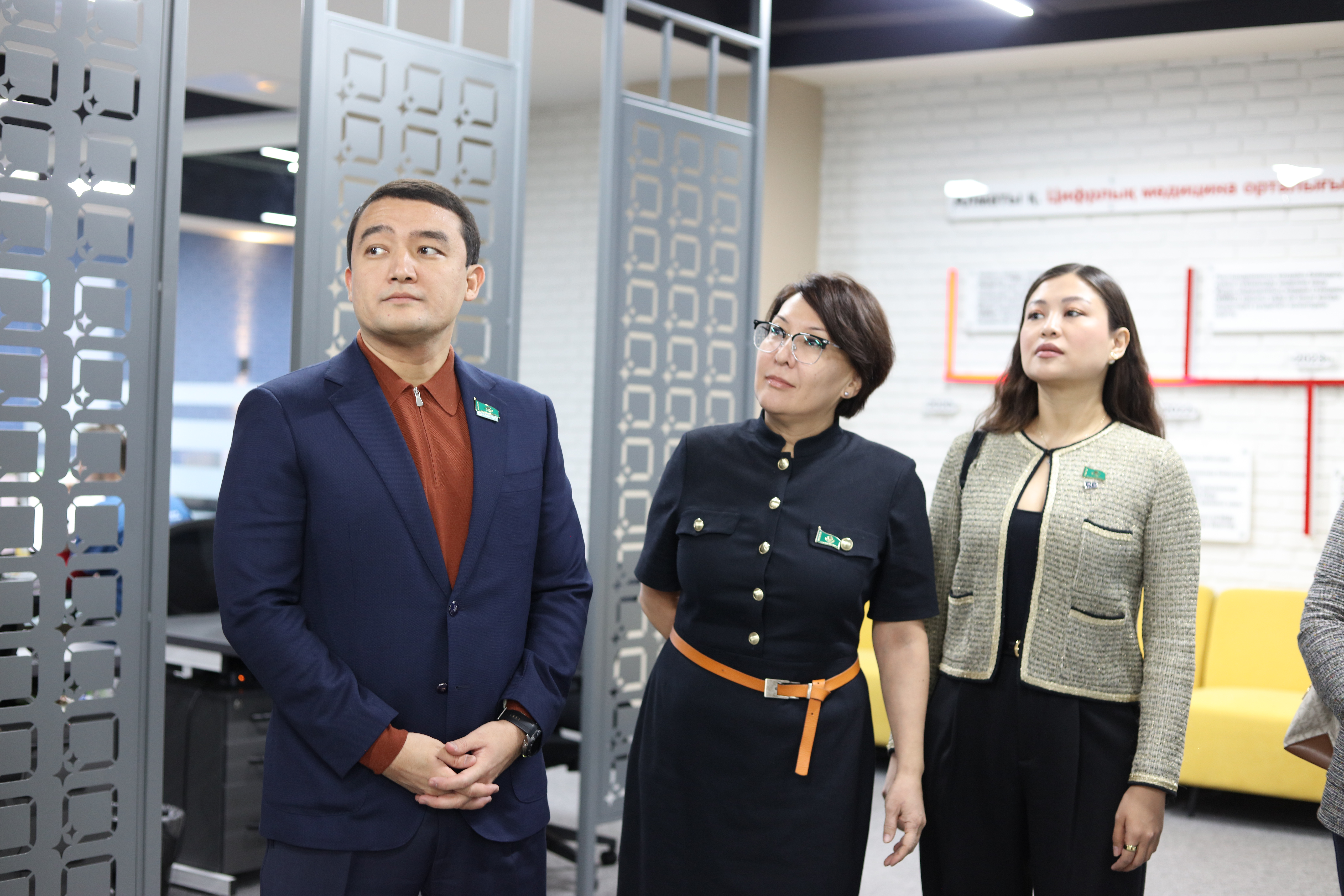 Депутаты ознакомились с работой Almaty Digital Medical Center