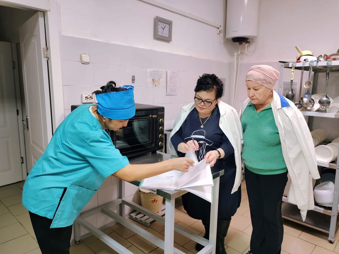 Члены Общественного совета провели мониторинг горячего питания школьников